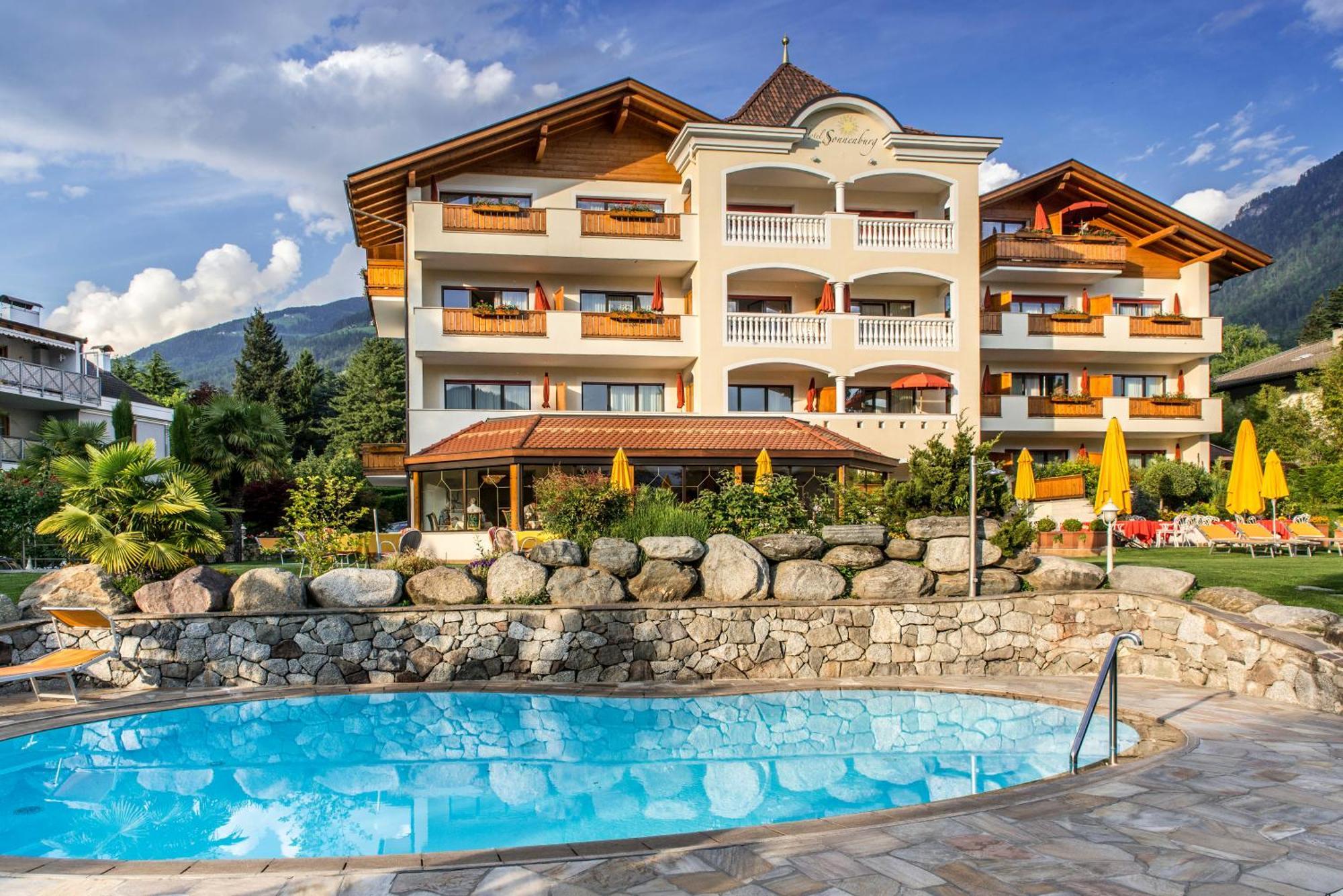 Hotel Sonnenburg Merano Exterior photo