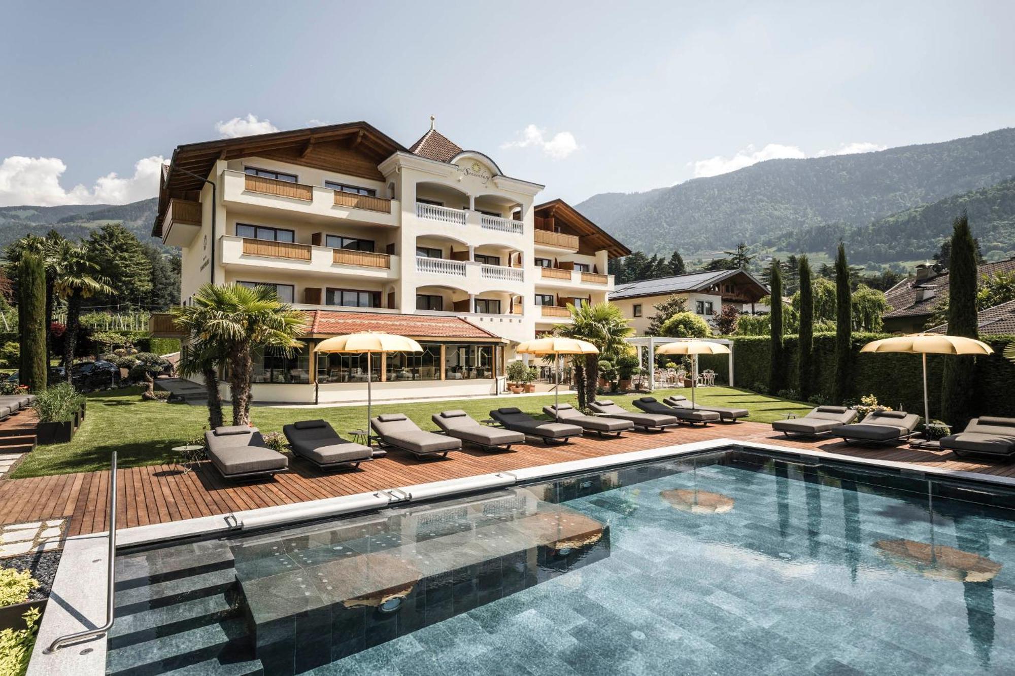 Hotel Sonnenburg Merano Exterior photo