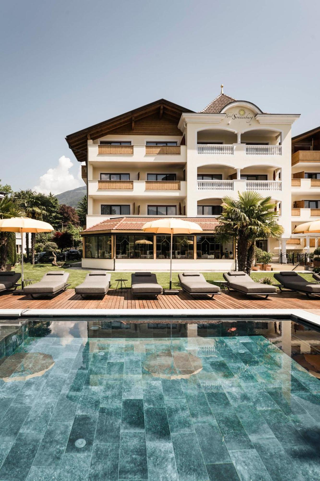 Hotel Sonnenburg Merano Exterior photo